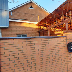 Навес для машины из поликарбоната