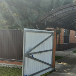 Навес для машины из поликарбоната