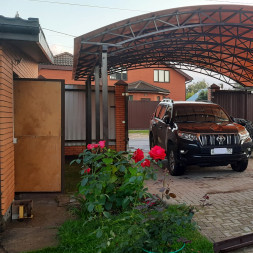 Навес для машины из поликарбоната