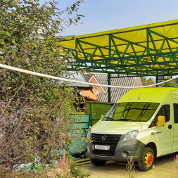 Навес для машины из поликарбоната