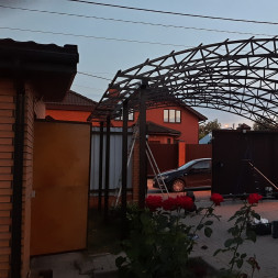 Навес для машины из поликарбоната