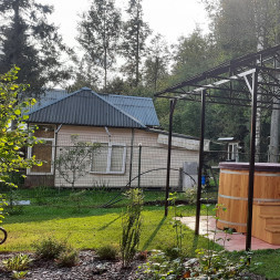 Навес для машины из поликарбоната