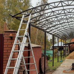 Навес для машины из поликарбоната