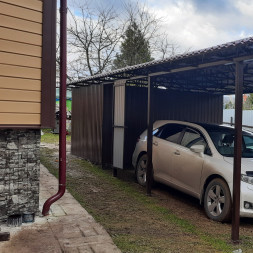 Навес для машины из поликарбоната