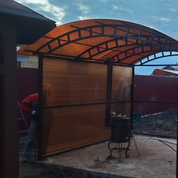 Навес для машины из поликарбоната