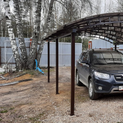 Навес для машины из поликарбоната