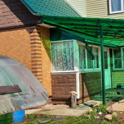 Навес для машины из поликарбоната