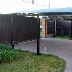 Навес для машины из поликарбоната