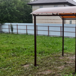 Навес для машины из поликарбоната