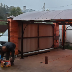 Навес для машины из поликарбоната