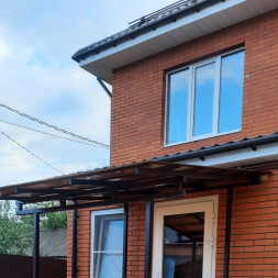 Навес для машины из поликарбоната