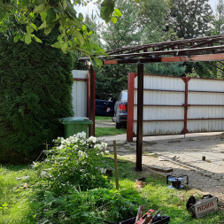 Навес для машины из поликарбоната