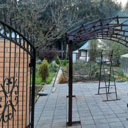 Навес для машины из поликарбоната