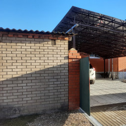 Навес для машины из поликарбоната