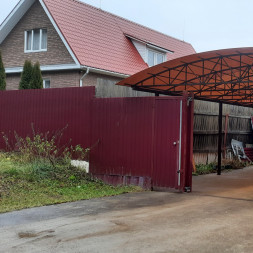 Навес для машины из поликарбоната