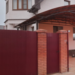 Навес для машины из поликарбоната