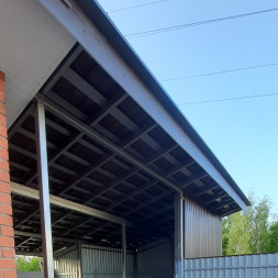 Навес для машины из поликарбоната