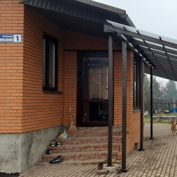 Навес для машины из поликарбоната