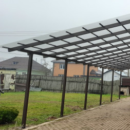 Навес для машины из поликарбоната