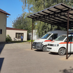 Навес для машины из поликарбоната