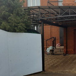 Навес для машины из поликарбоната