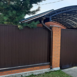 Навес для машины из поликарбоната